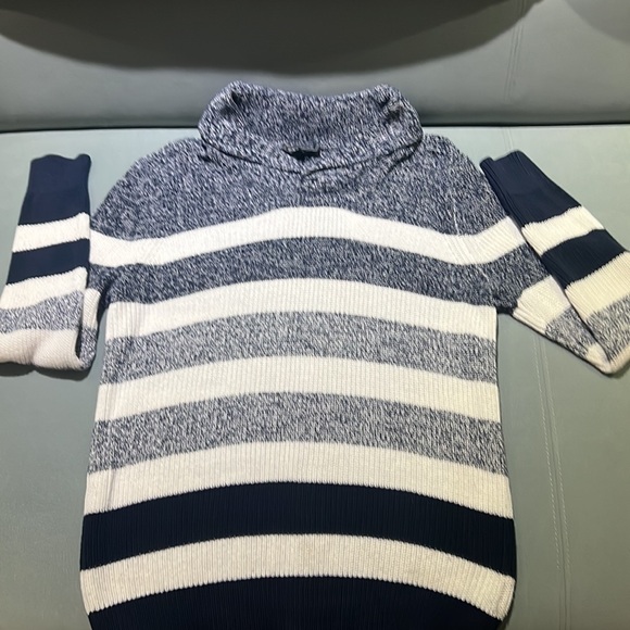 Sweater - Picture 2 of 7